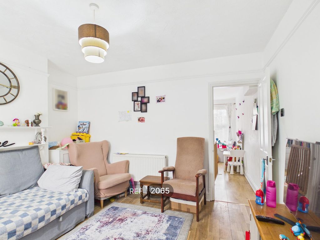 Property photo 3 of 20 Living Room