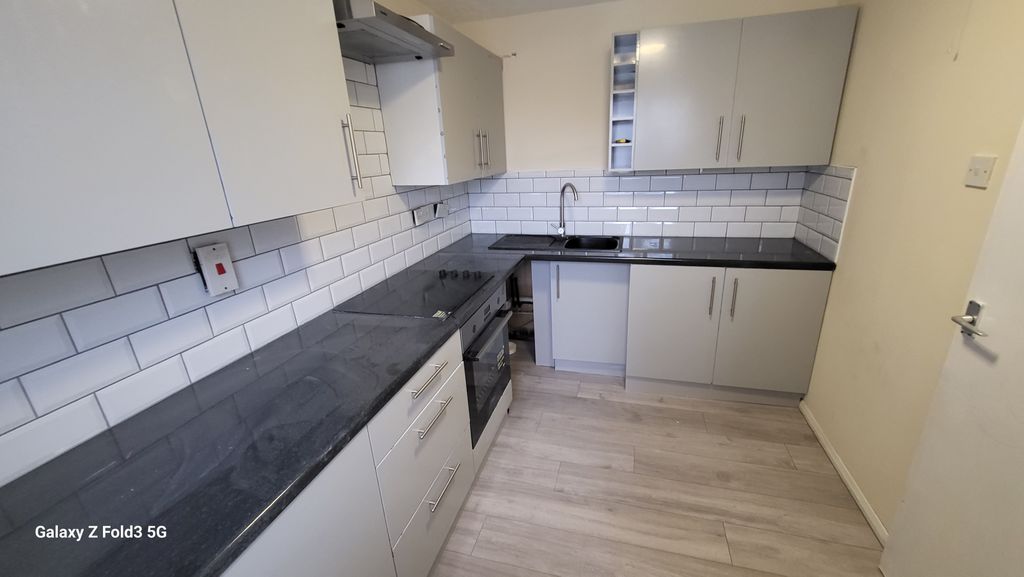 Property photo 1 of 7 Kitchen