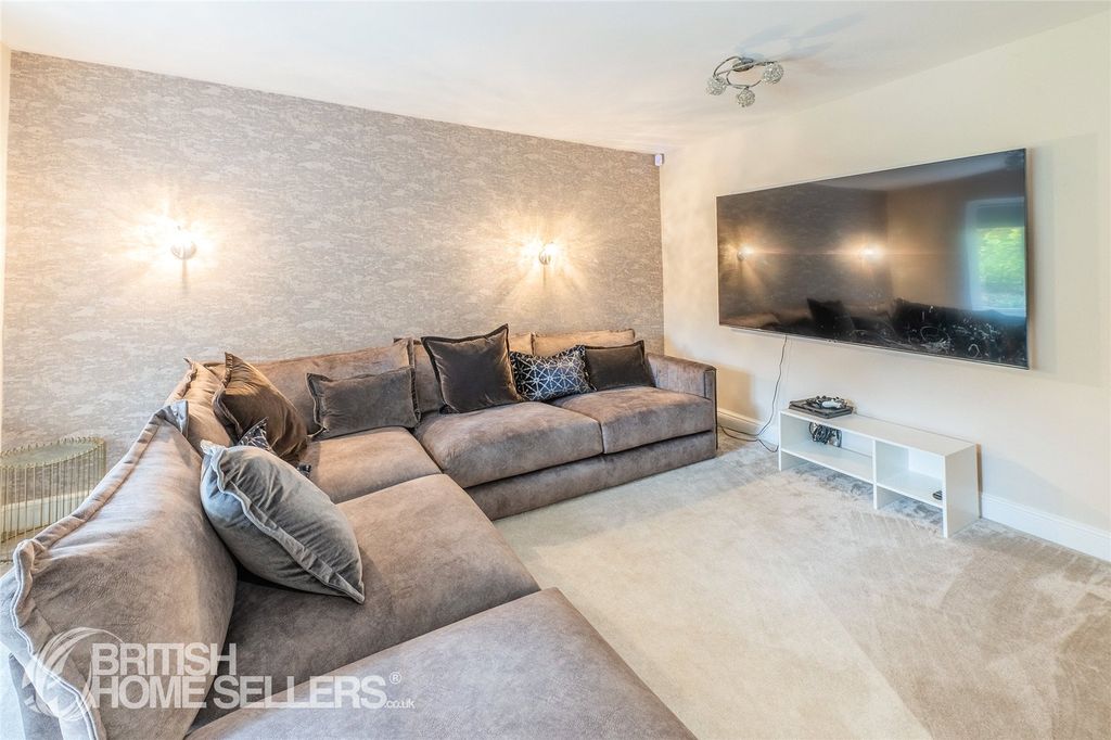 Property photo 3 of 27 Picture No. 12