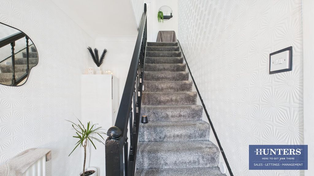 Property photo 2 of 12 Hallway