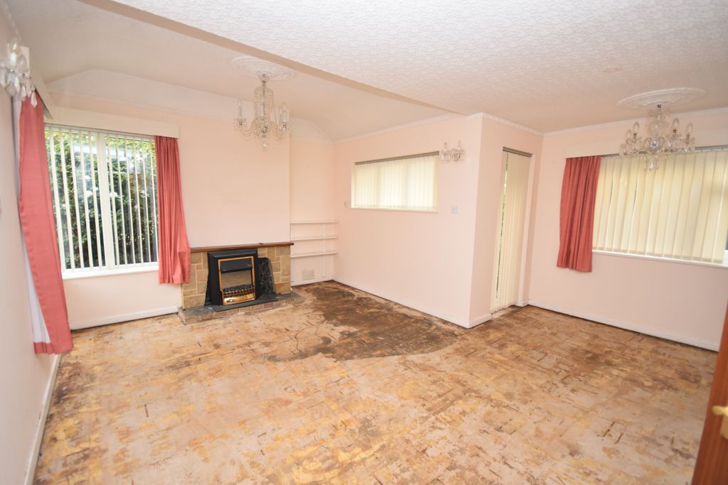 Property photo 3 of 9 Lounge/Dining Room