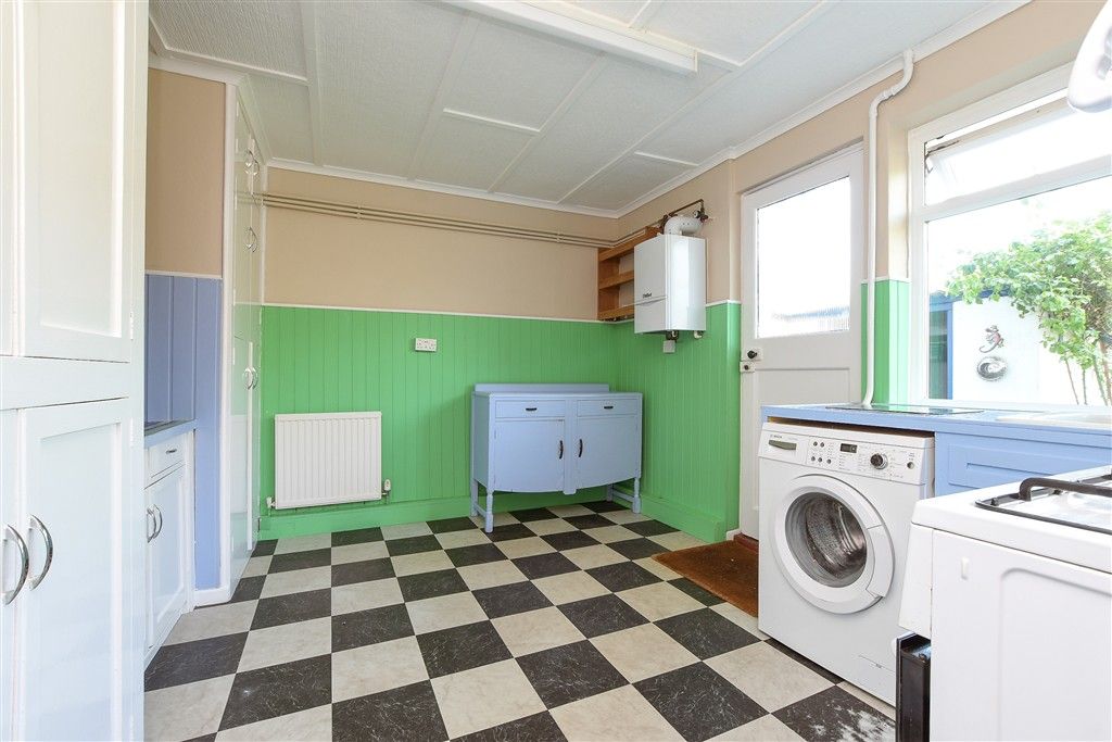 Property photo 3 of 12 Kitchen