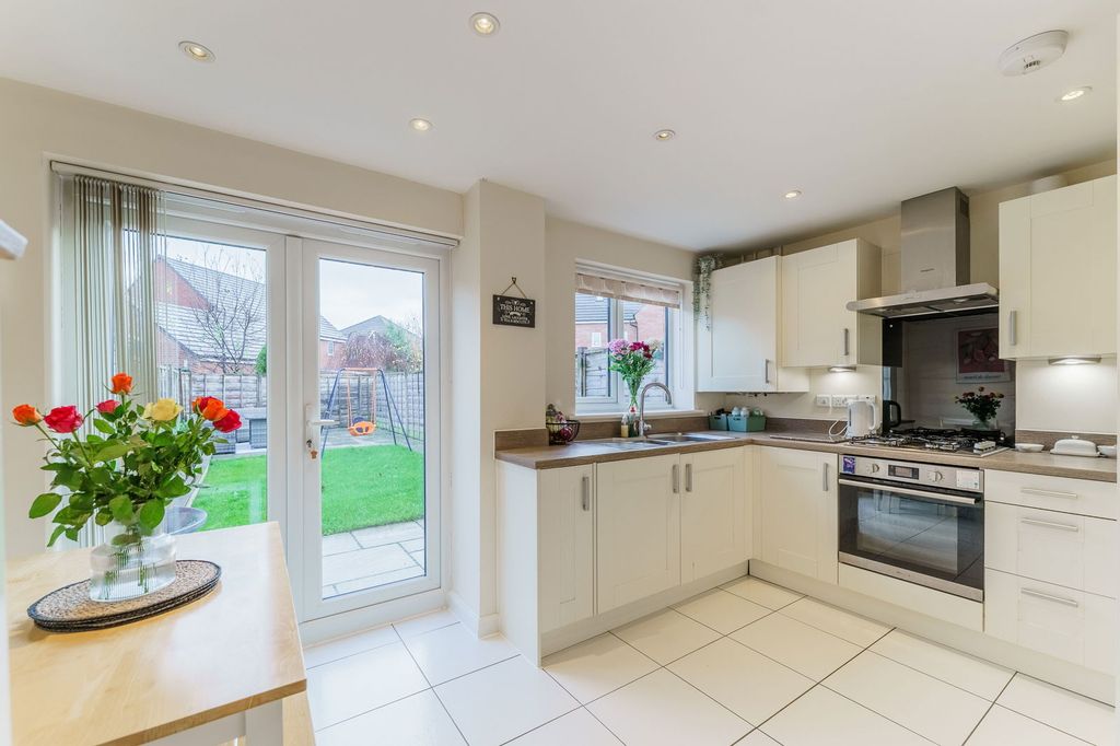 Property photo 2 of 23