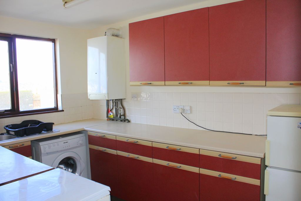 Property photo 3 of 7 Kitchen