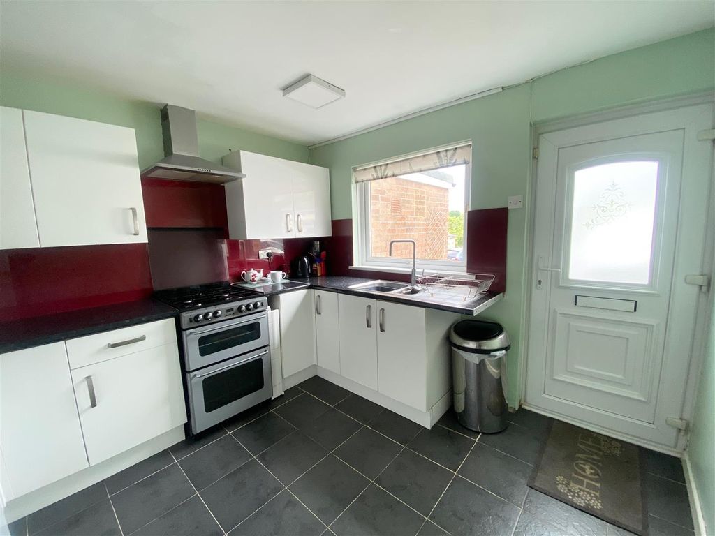 Property photo 3 of 18 Kitchen