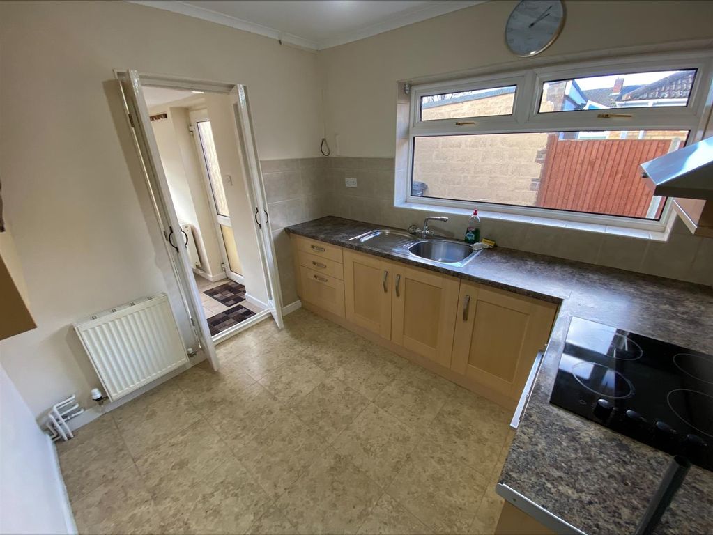 Property photo 2 of 18 Kitchen