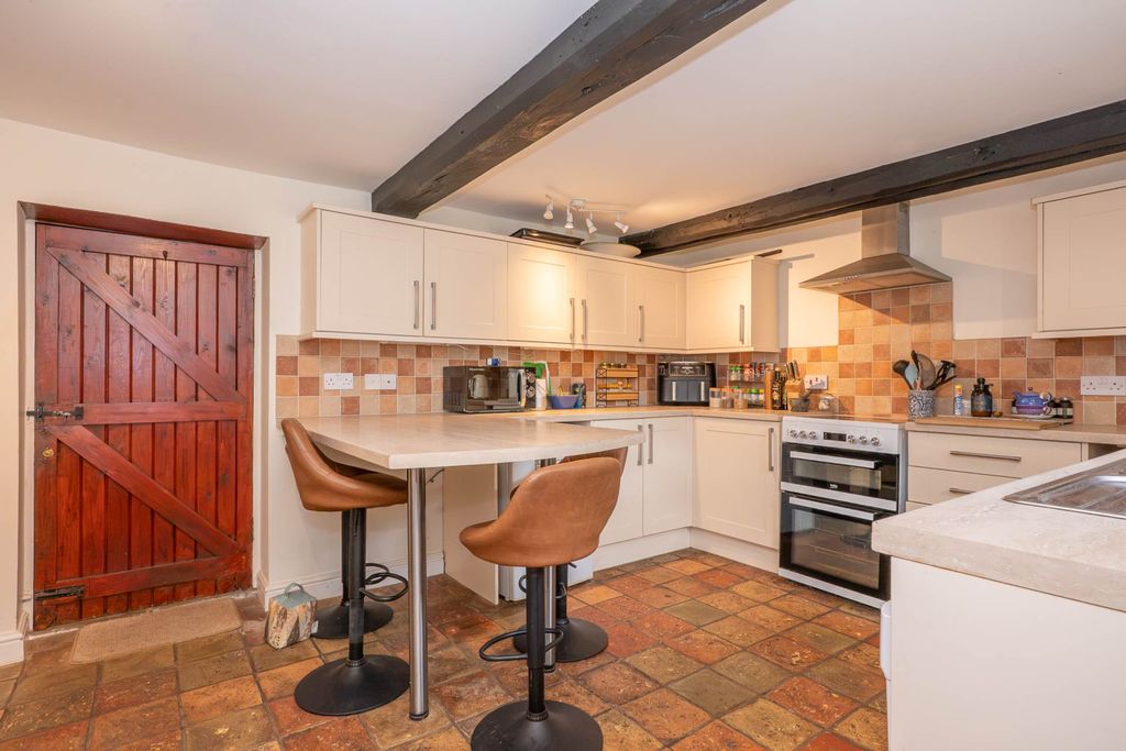 Property photo 2 of 26
