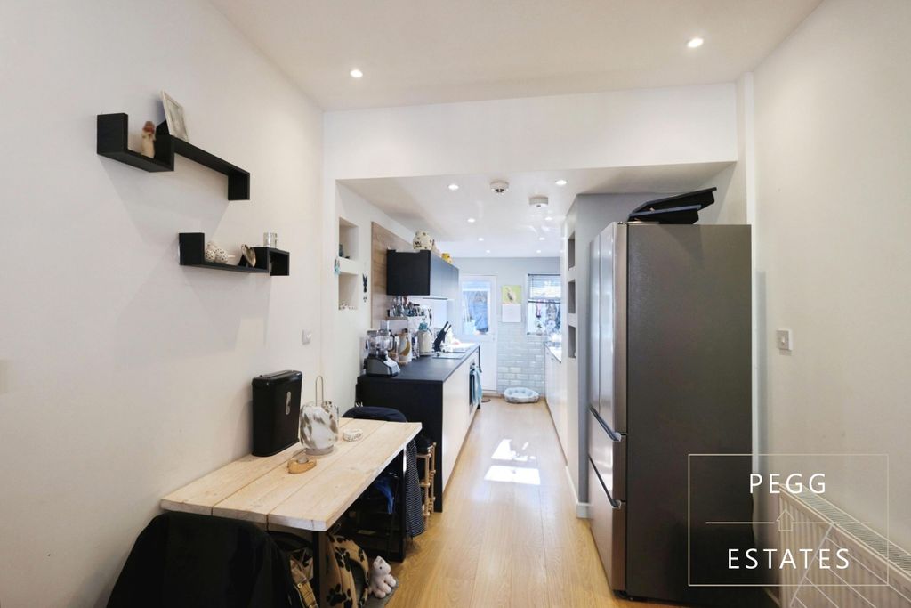 Property photo 2 of 17