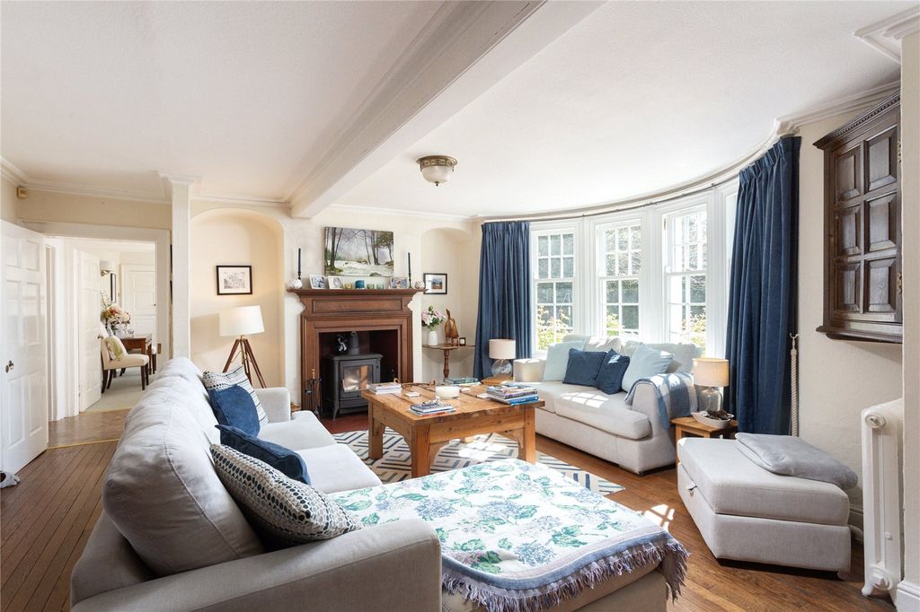 Property photo 3 of 28 House Drawing Room