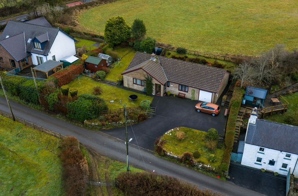 Property photo 3 of 36