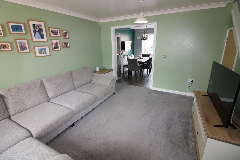 Property photo 3 of 11 Lounge
