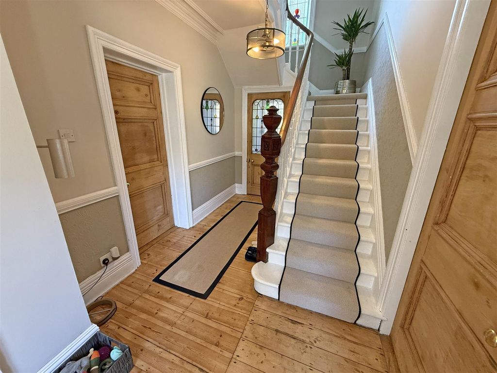 Property photo 2 of 18 Hall.Jpg