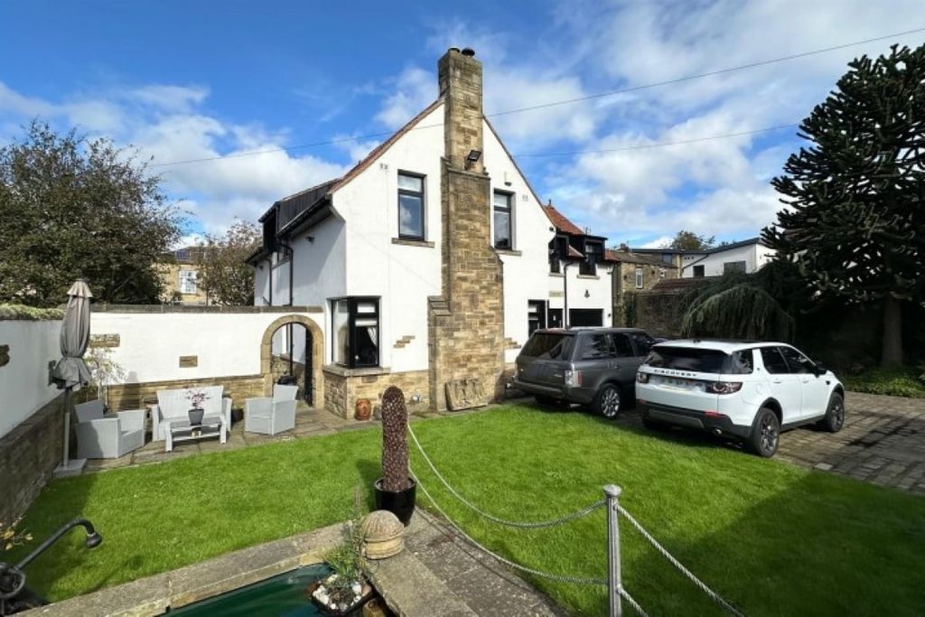 Property photo 3 of 26