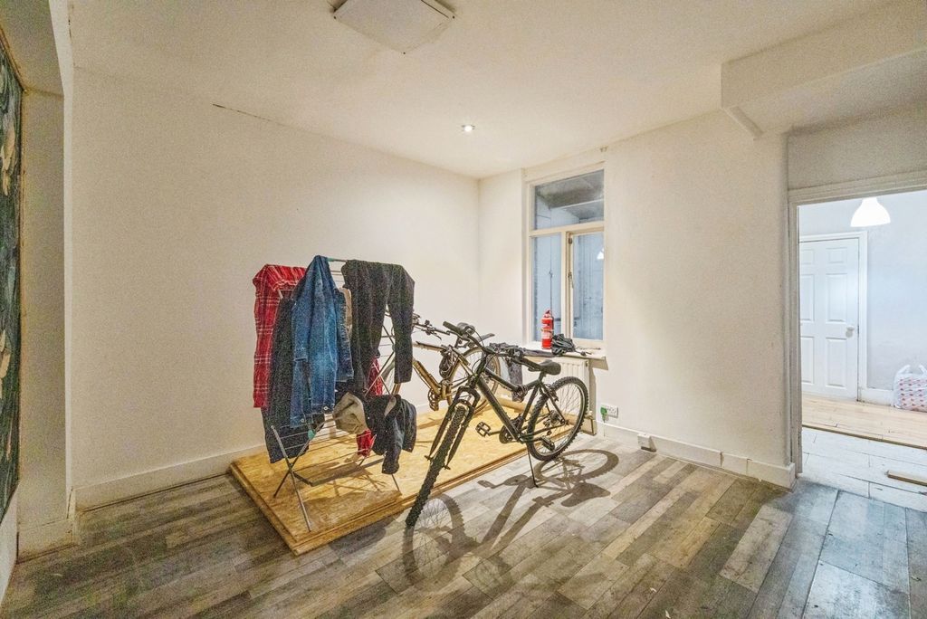 Property photo 3 of 18 Pbox-Img.Jpg