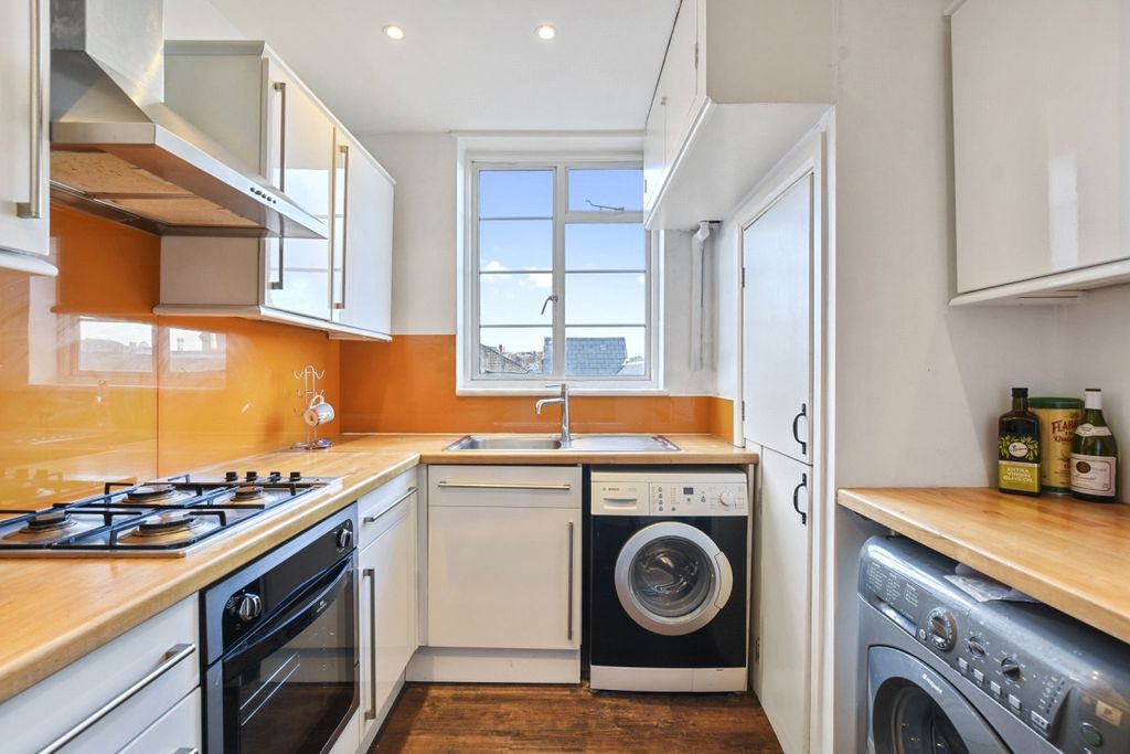 Property photo 2 of 14 Broadway Court (12)