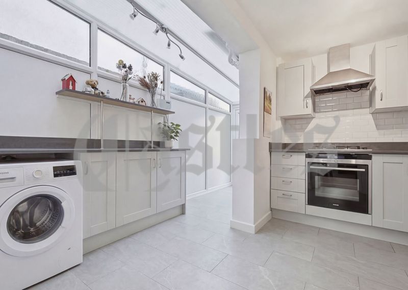 Property photo 3 of 12 Photo 9