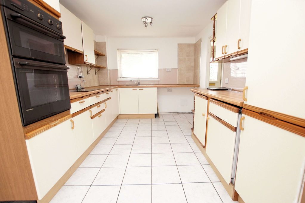 Property photo 3 of 16 Kitchen/Dining Room