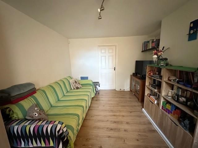 Property photo 3 of 8 Lounge