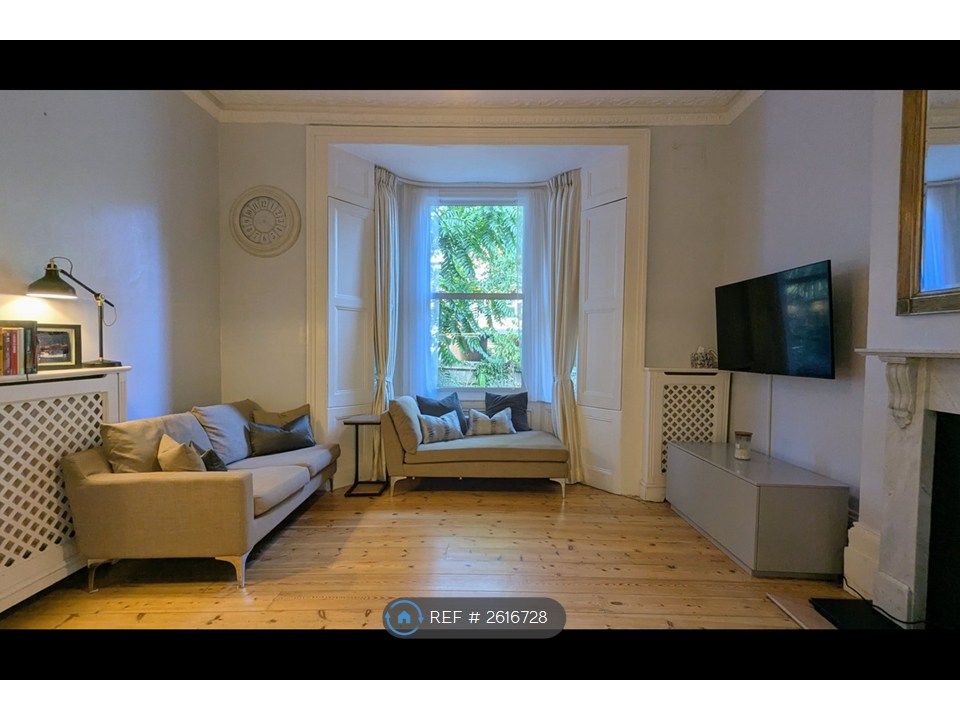 Property photo 3 of 10 Living Room