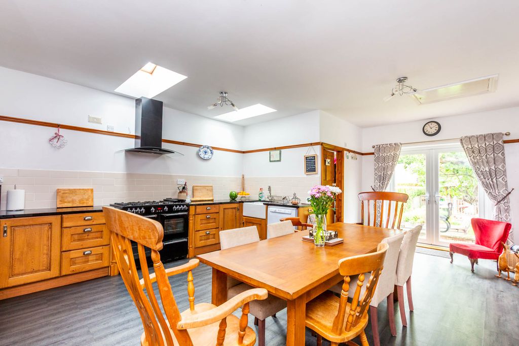 Property photo 3 of 24 Kitchen/Breakfast Room