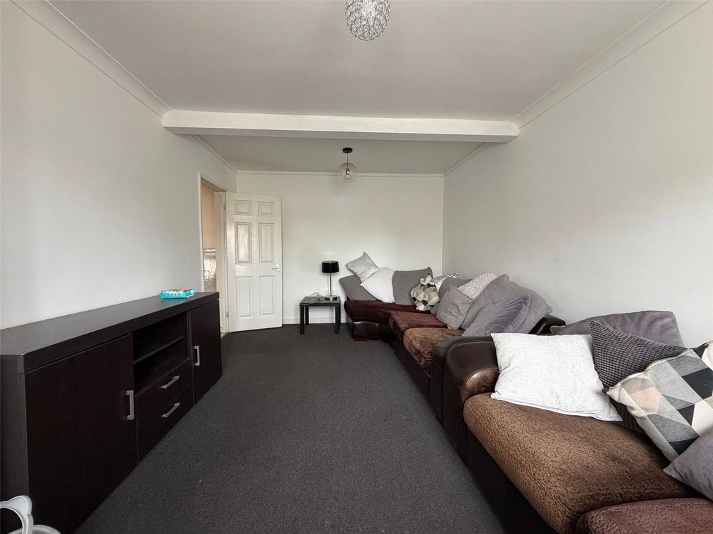 Property photo 2 of 13 Picture No. 17
