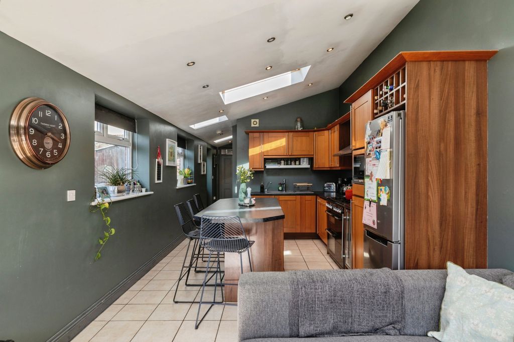 Property photo 2 of 17