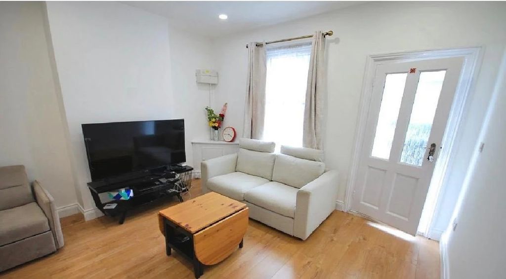 Property photo 2 of 9 5530731