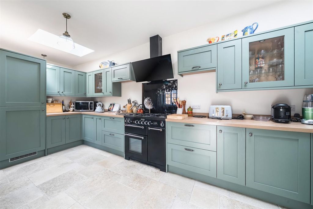 Property photo 2 of 18 Kitchen