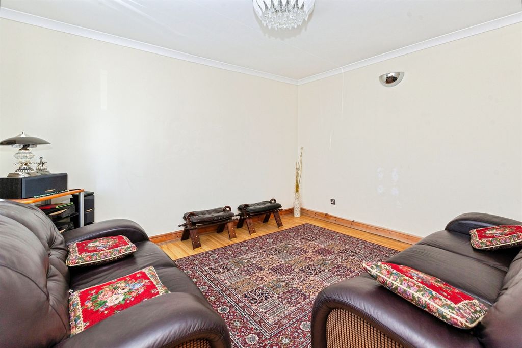 Property photo 3 of 26