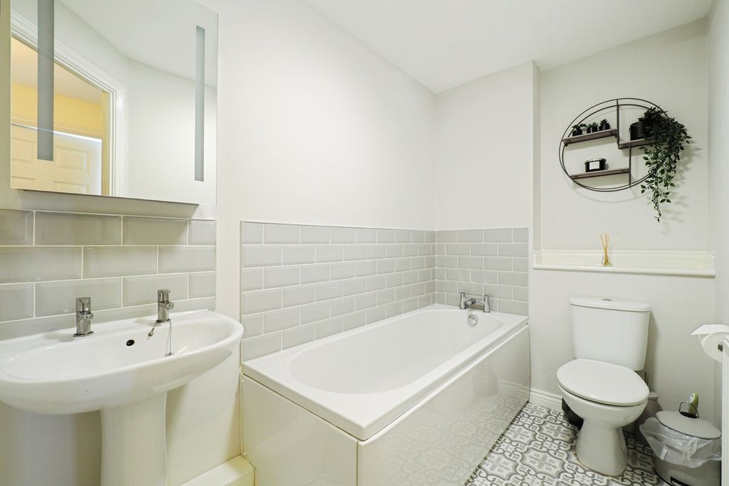 Property photo 2 of 15 Bathroom