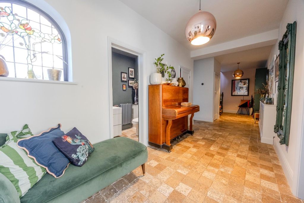 Property photo 2 of 42