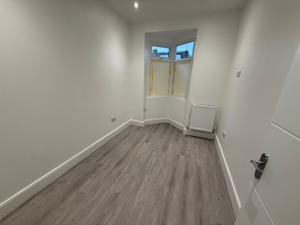 Property photo 2 of 12 Bedroom