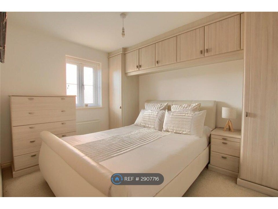 Property photo 2 of 10 Main Bedroom