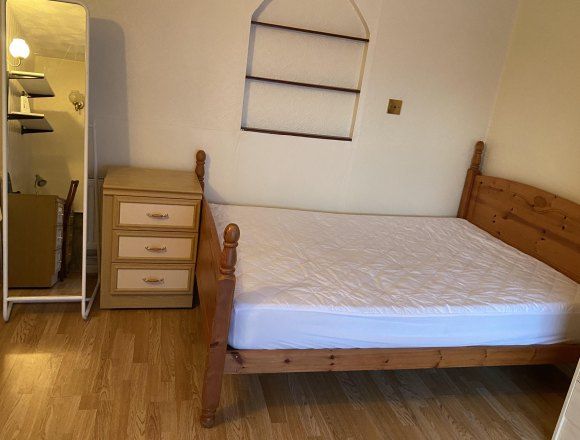 Property photo 1 of 11 Bedroom Photo 1
