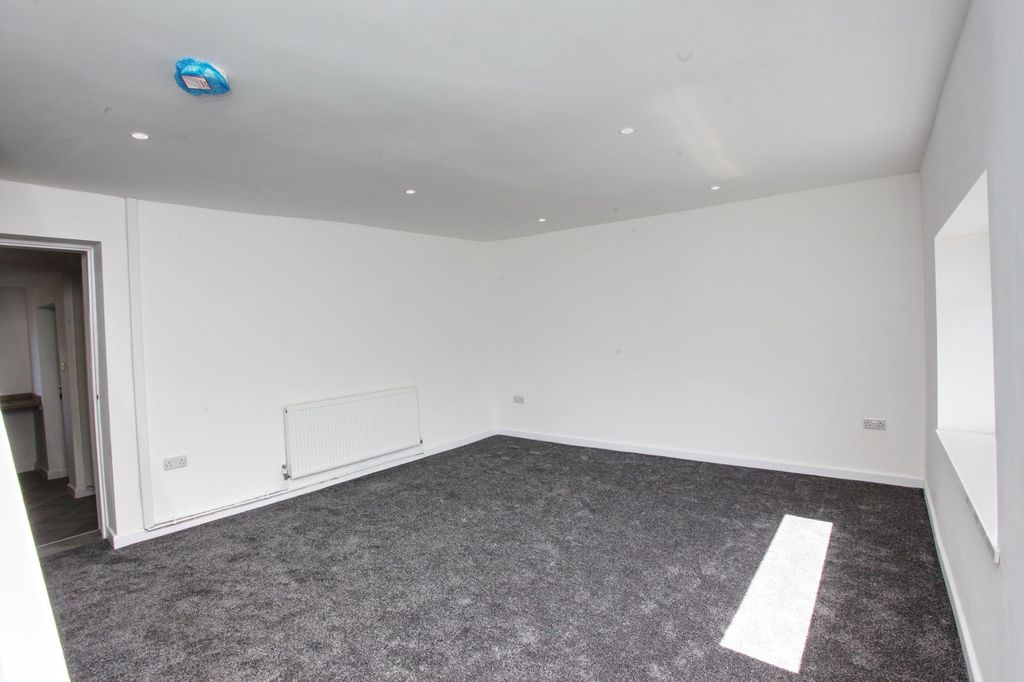 Property photo 3 of 31