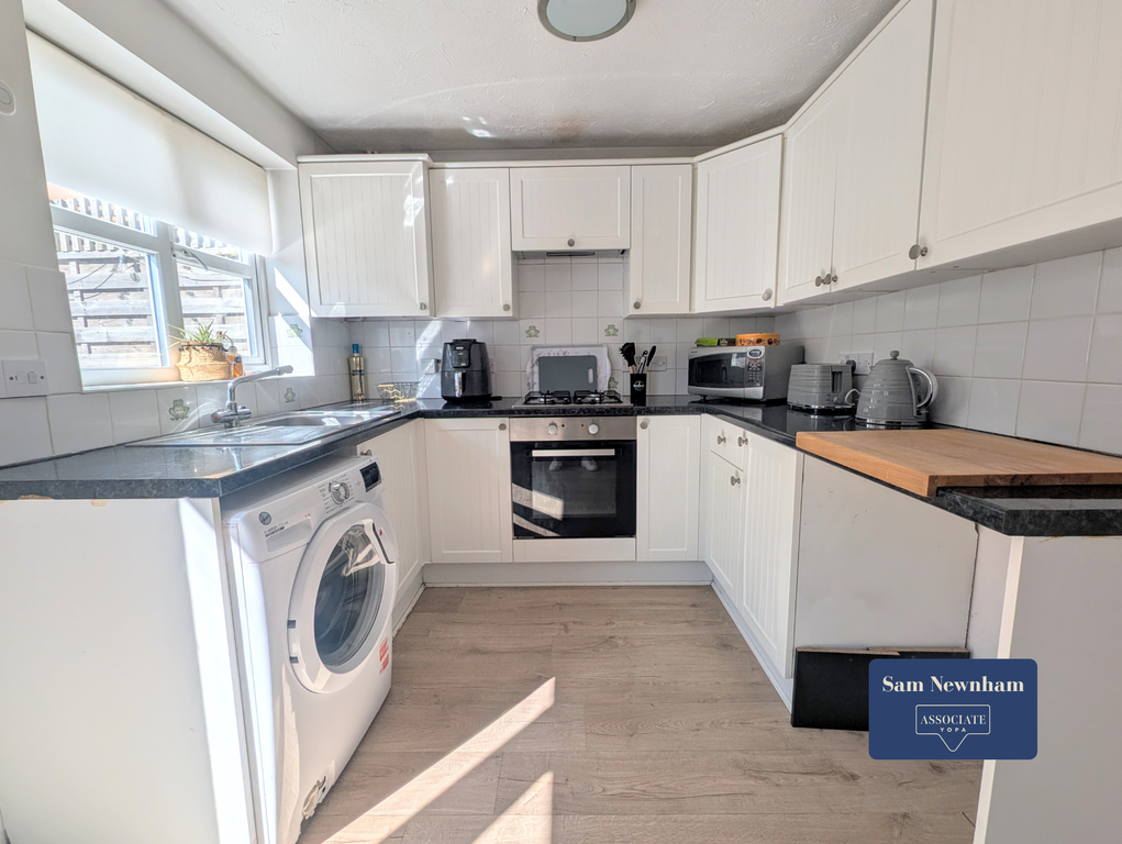 Property photo 3 of 12 Kitchen