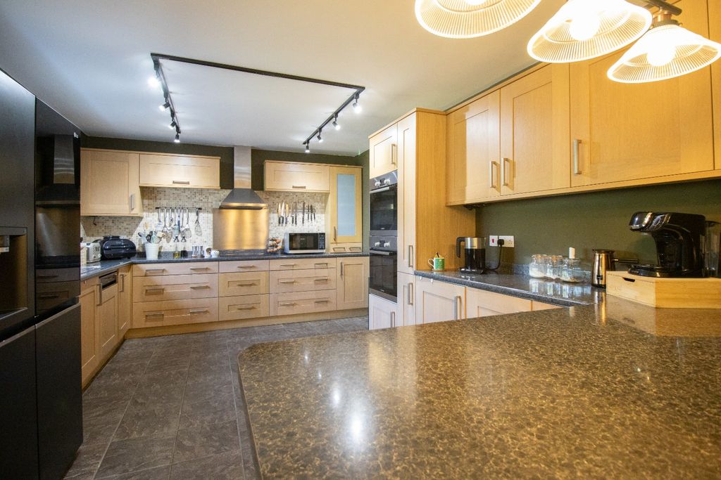 Property photo 3 of 34 2478226