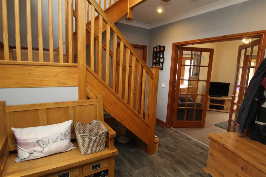 Property photo 2 of 25 Entrance Hall