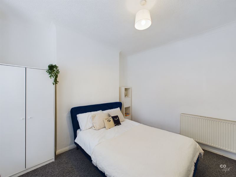 Property photo 3 of 21 Bed 1