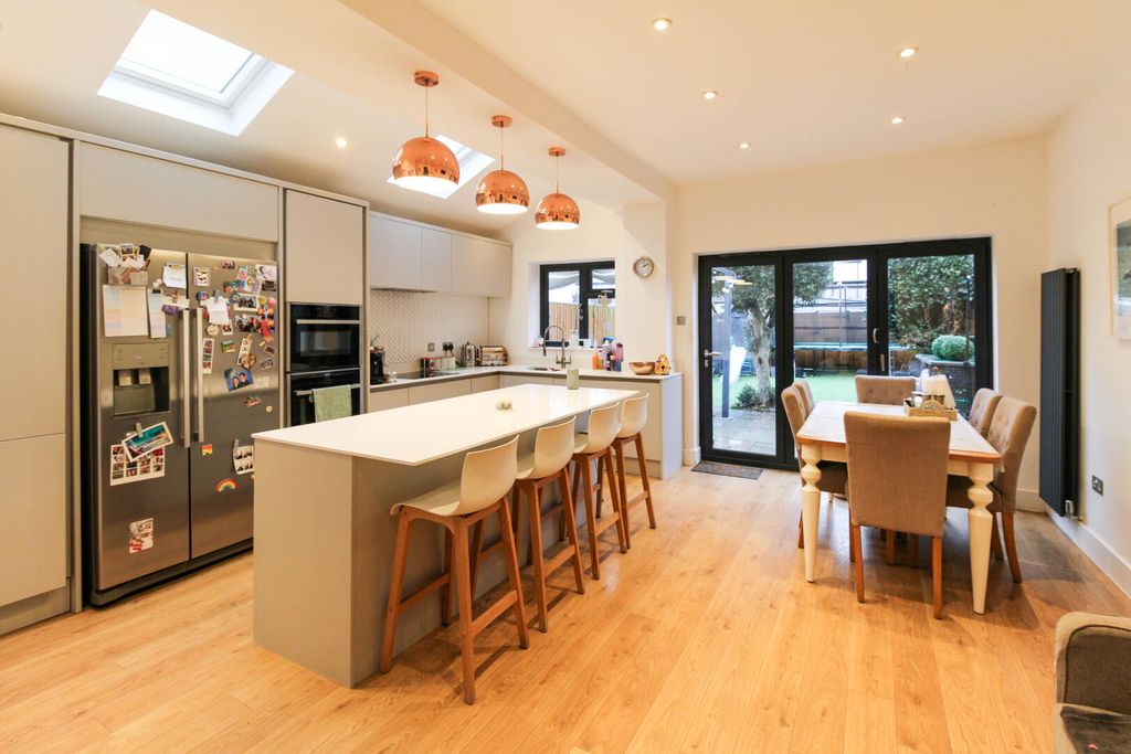 Property photo 2 of 14 Kitchen