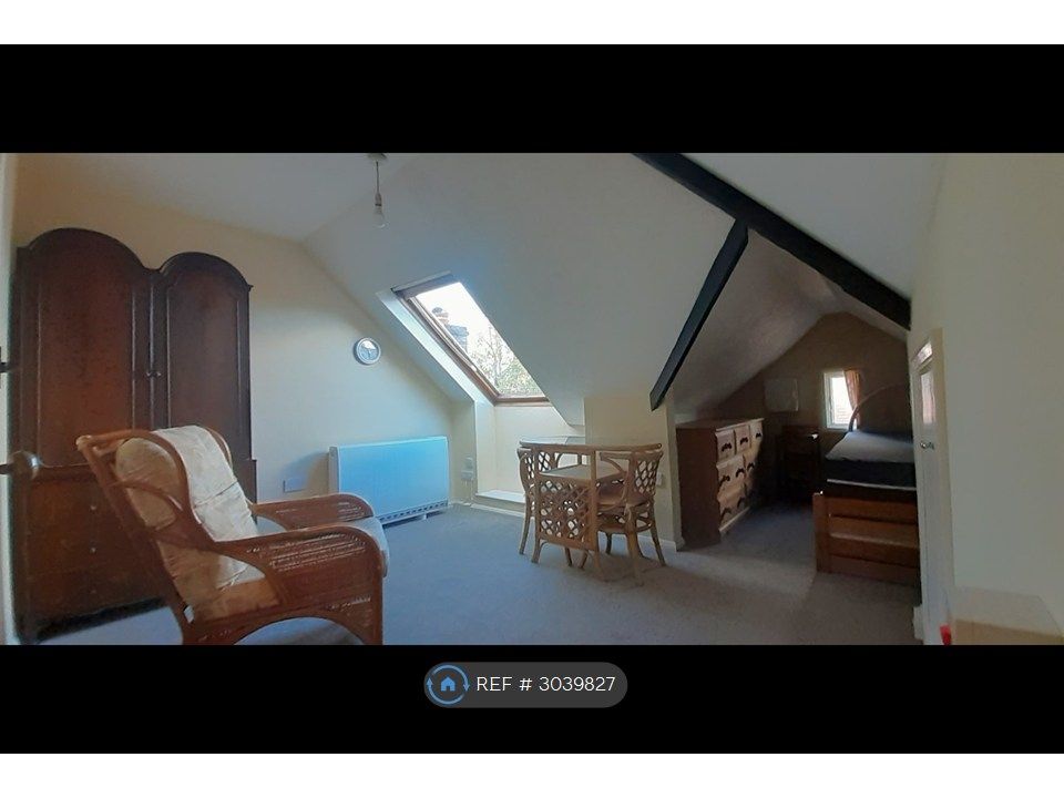 Property photo 1 of 9 Bedsit (Living Room/ Bedroom)