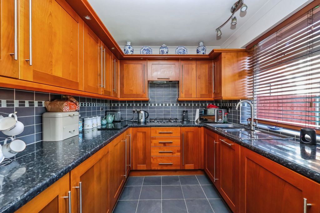 Property photo 3 of 14