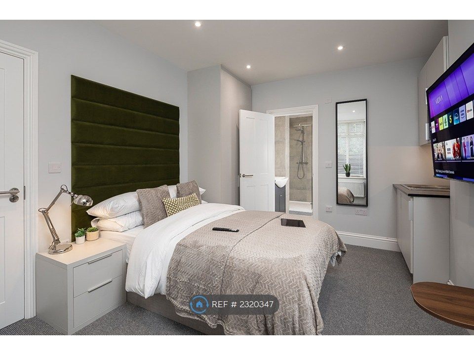 Property photo 3 of 12 Suite 4