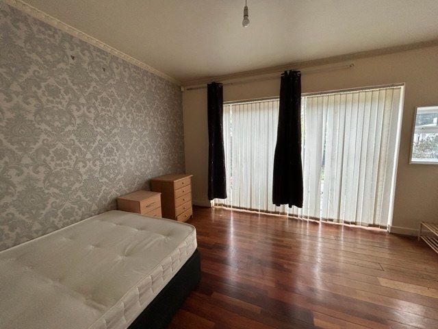 Property photo 3 of 6 Room
