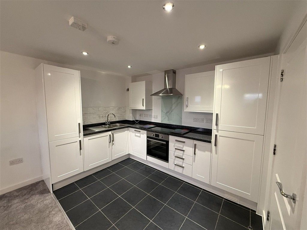 Property photo 1 of 11 Kitchen