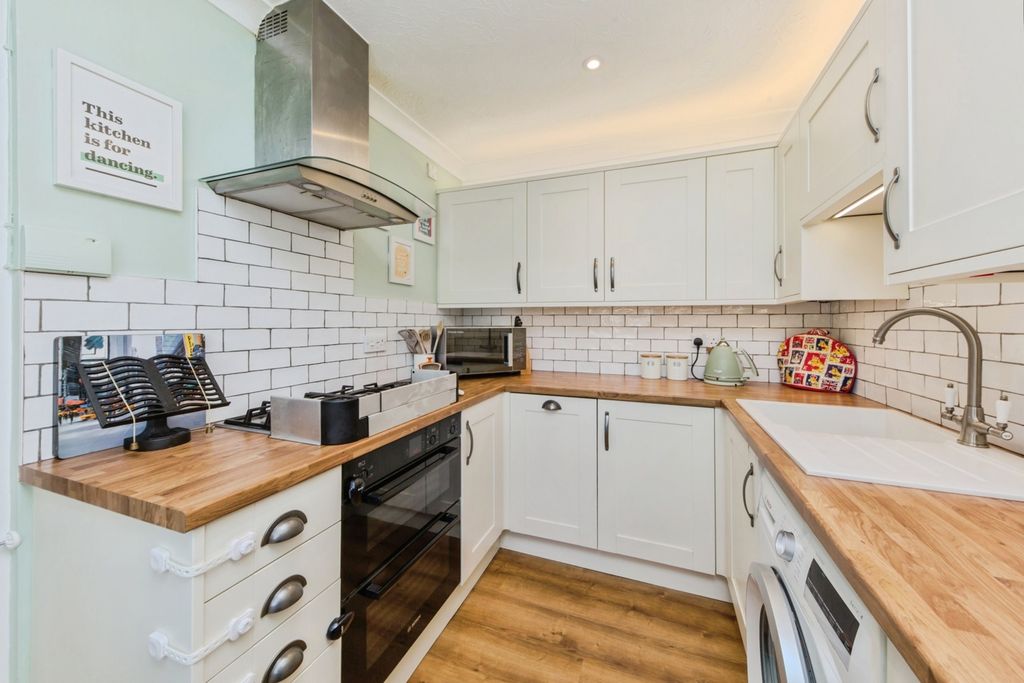 Property photo 3 of 17 Photo