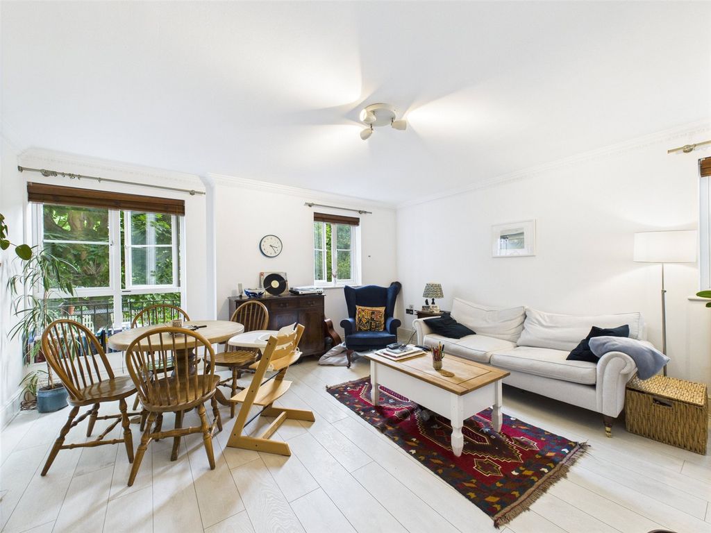 Property photo 2 of 7 Picture No. 17