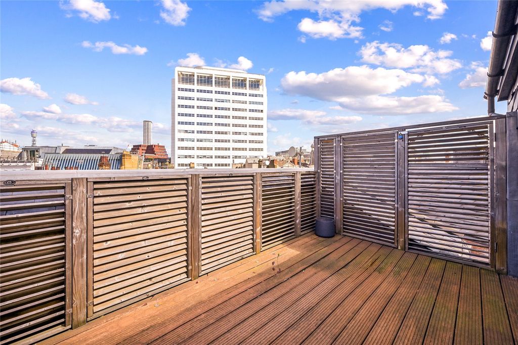 Property photo 2 of 14 St Martins Lane