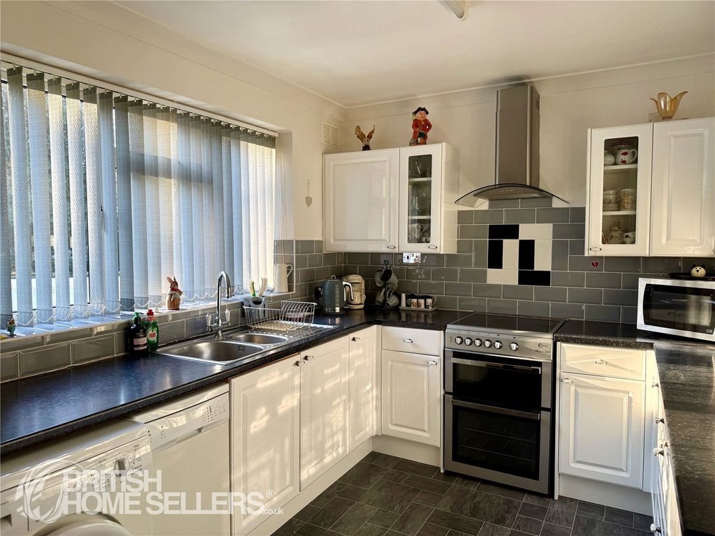Additional image 5 of 2 bed flat for saleAldridge Road, Ferndown, Dorset BH22