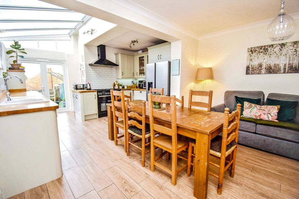 Property photo 3 of 21 Dining Area